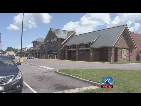 Suspect holds up Food Lion