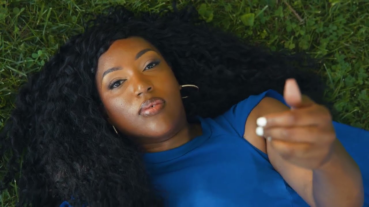 Queen Sheena - Come Through Official Music Video adlı videoyu YouTube'da izle Queen Sheena - Come Through Official Music Video adlı videoyu YouTube'da izle