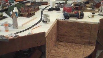 Benchwork PART 2: Adding A Canyon On My HO Scale Layout.