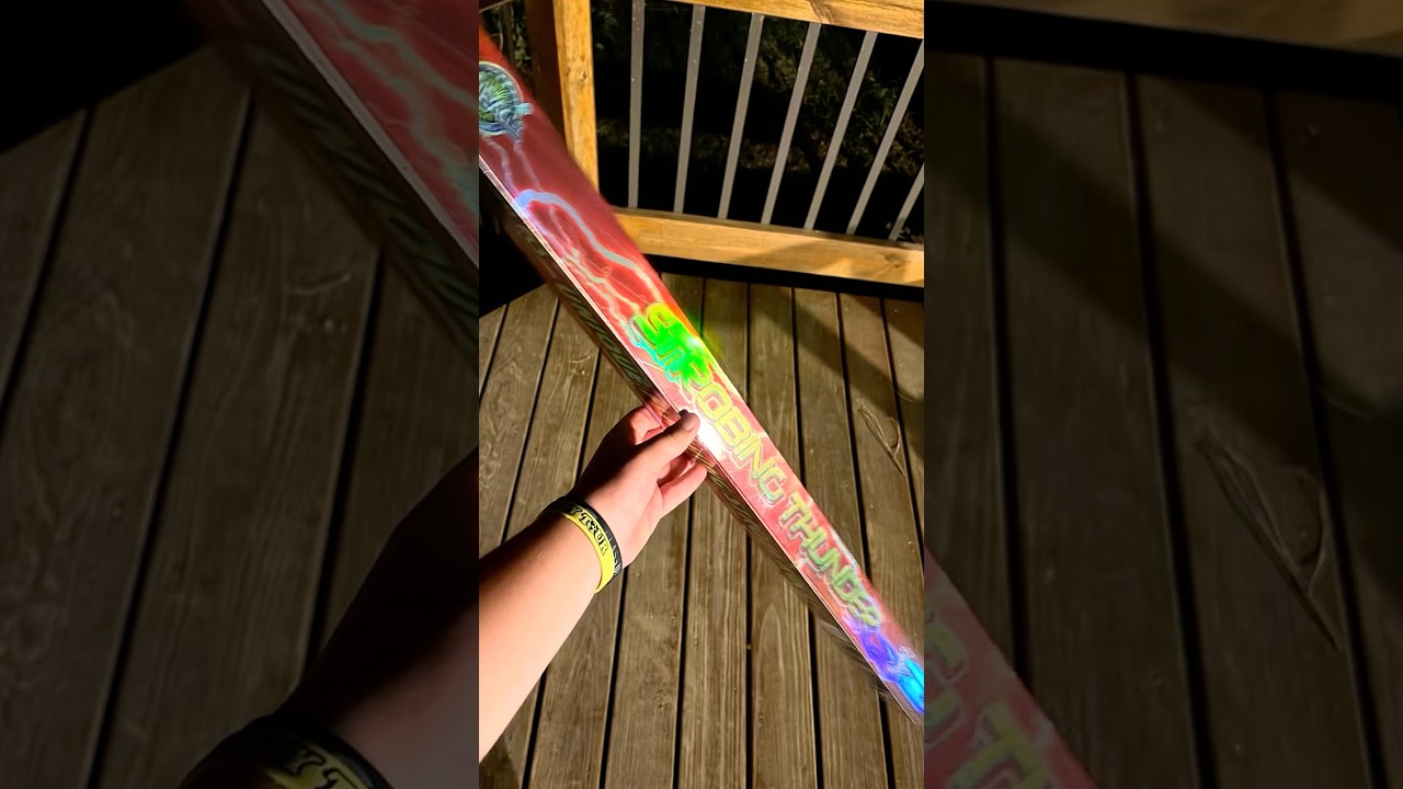 Strobing thunder rocket by miracle fireworks demo 