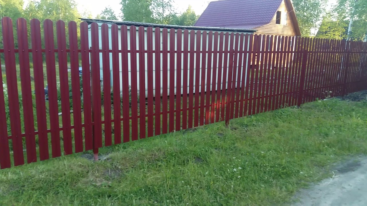 Забор из металлического штакета и откатные ворота.СПБ - YouTube