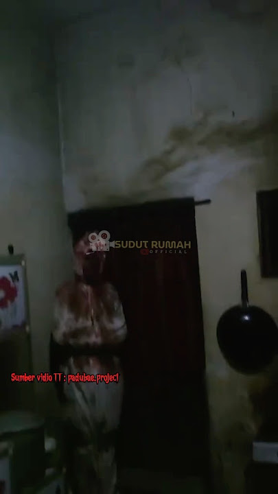 PRIA INI KAGET MELIHAT POCONG PENUNGGU DAPUR RUMAHNYA😱 #trending #shorts #creepy #pocong #horror