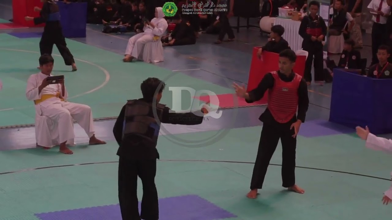 BUKAN HANYA MENGAJI: Inilah Ketangkasan Santri DQ Al-Karim dalam Pencak Silat