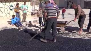 وكالة قاسيون جانب من تعبيد الشوارع وإعادة تهيئتها للعمل في بلدة تقاد بريف حلب 5-11-2015