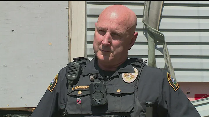 St. Paul police officer goes inside a house fire t...