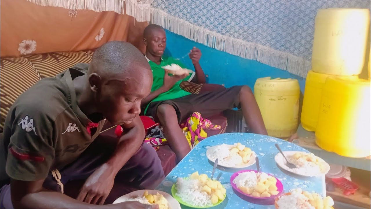 Cooking a simple but delicious lunch with my brothers from the village 