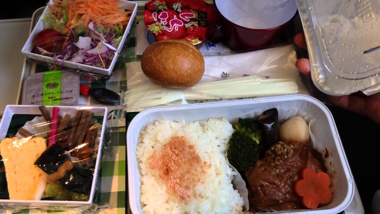 アリタリアのエコノミークラス機内食とサービスの様子 成田からミラノ便 Youtube