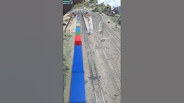 Class 66 with 4 container wagons running on LMRS Radlingdon Layout.