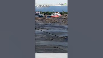 KHẨN CẤP Lũ bất ngờ ào ạt tại Bình Thuận 4/12/2025 cuốn trôi tàu thuyền ra biển | #Shorts