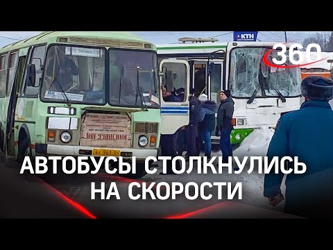 Людей швырнуло об поручни в салоне. Два автобуса на скорости столкнулись в Красноярском крае