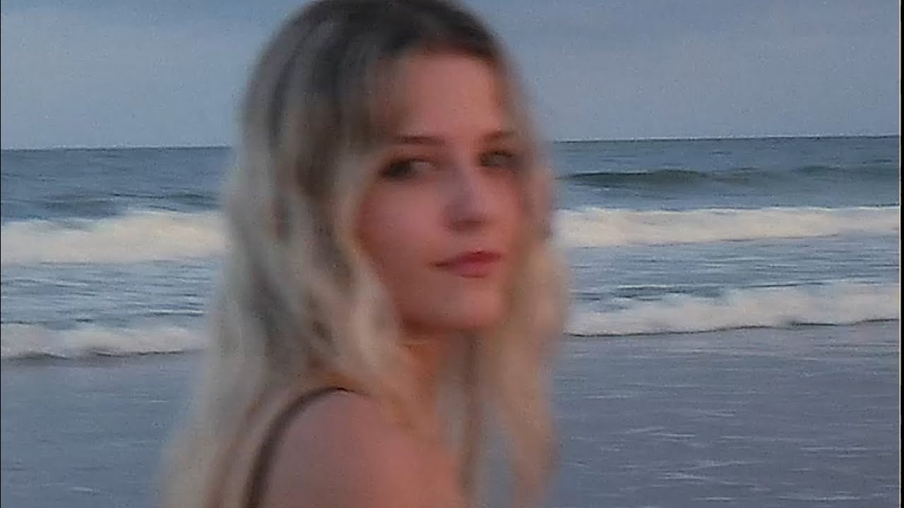 Guarda Laira Ellis - dissociative (Official Video) su YouTube Guarda Laira Ellis - dissociative (Official Video) su YouTube