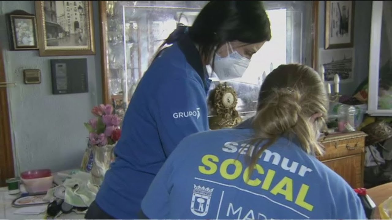 Ayuda vecinal para un hombre de 86 años con síndrome de Diógenes