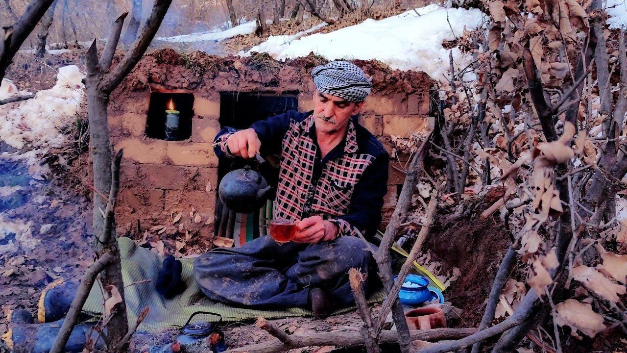 Building Warm Bushcraft Survival Shelter | Bushcraft Camping in the ...