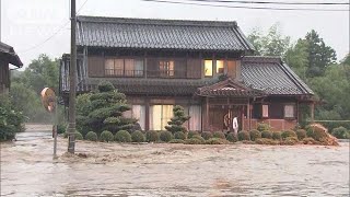 記録的な雨　岐阜・関市で川が氾濫し住宅冠水(18/07/08)