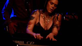 Beth Hart - Mood I&#39;m In (Arnhem 30.05.2010)