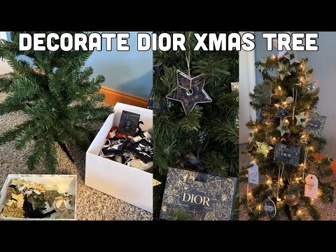 Video: Un alt fel de pom de Crăciun: Ornament festiv de Christian Dior