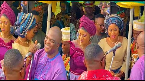 Watch As Singer Portable Dances On Stage With His Wives While Obesere Performs For Them.