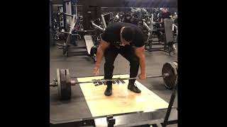 900lb no straps deadlift PR Larrywheels.