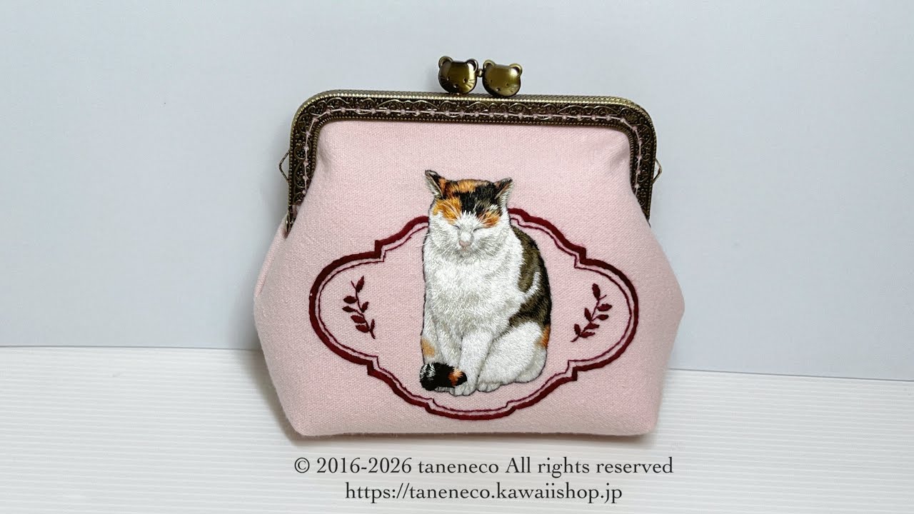 本日22:22販売】手刺繍の三毛猫がま口「幸せ福々、心はほくほく