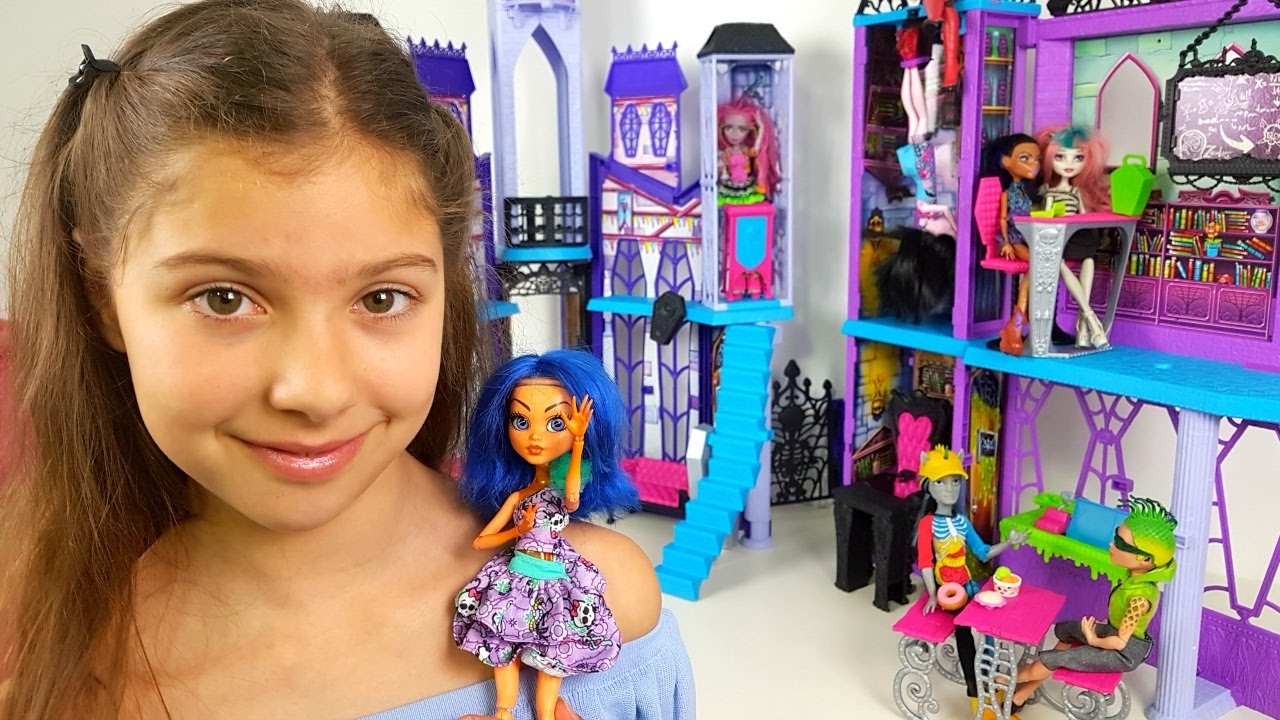 Polen Monster High okulunu tanıtıyor. Kız oyuncakları - YouTube