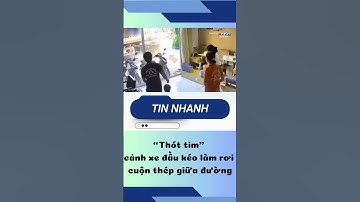 "Thót tim" cảnh xe đầu kéo làm rơi cuộn thép giữa đường