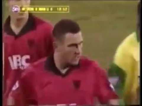 Vinnie Jones tackles Eric Cantona