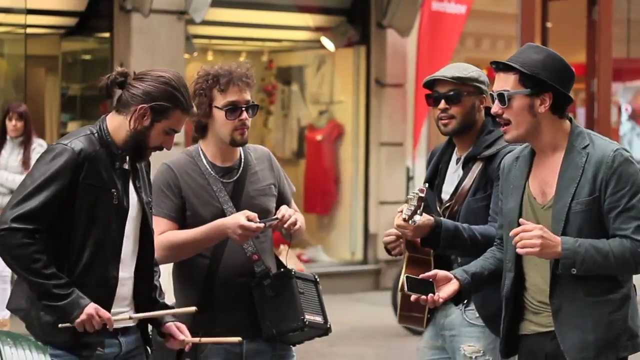 Lips' Aroma - "Crown" (street live version)