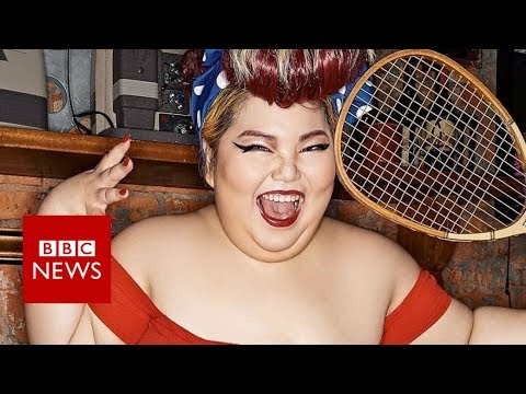 The woman showing plus-size can be beautiful - BBC News