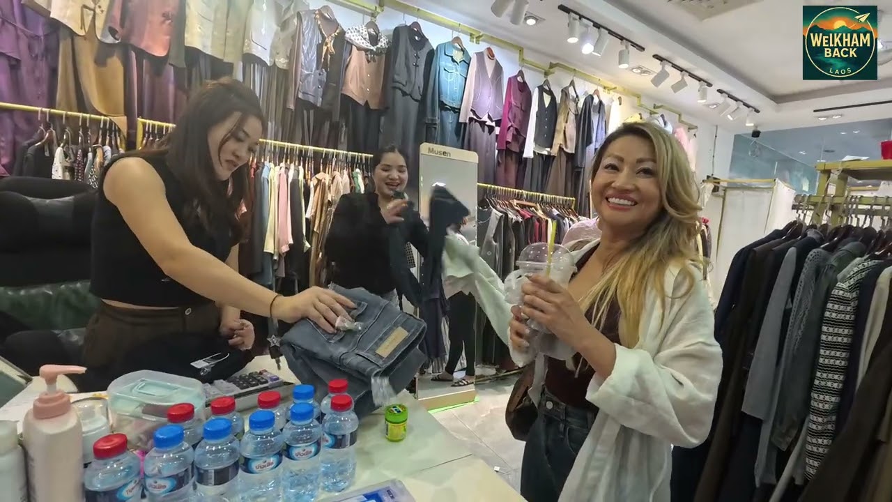 Wandering around the Morning Market with my sister and her BFF