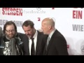 Bruce willis posiert mit seiner filmcrew  premiere stirb langsam 5 tikonline