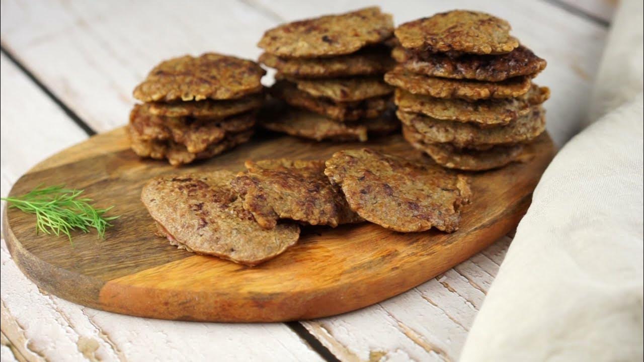 Оладьи из печени. Оладьи из печени фото. Печеночные оладьи без фона. Оладьи из печени. Оладьи из печени куриной пышные.