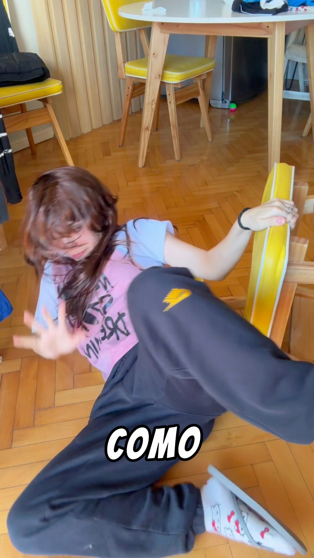 tipos de personas sentándose en el colegio xd ??