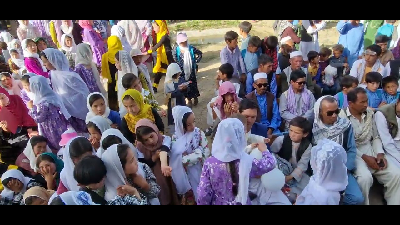 اینجا آموزشگاه نعمت الله قاسمی در المیتو است روز جشن فاراغت عدی از دانش آموزان امید است مورد پسند .!