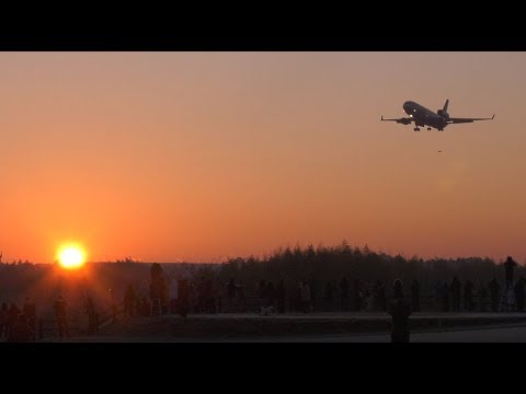 #2019年 #初日の出 Happy new year. Narita Airport in Japan - YouTube