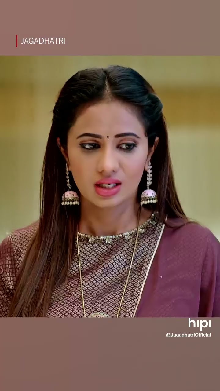 Niṣika kauśiki cīranu panimaniṣiki iccindi. Kauśiki tana cīra kōsaṁ vetukutūnē undi. @ZeeTelugu