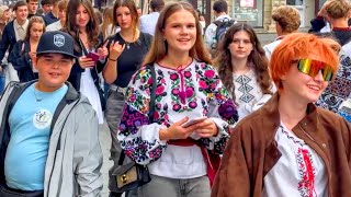 Наші дівчата найкращі. Львів традиції на площі Ринок. 