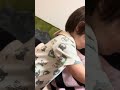 リモコンでもしもしをする息子👶