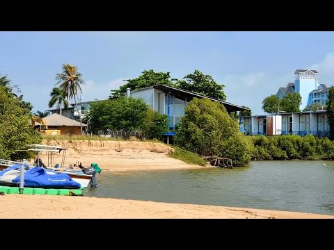 Checking a room in LG Lemon Grass Hotel, Pattaya, Thailand (2022-03-04)