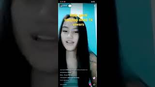 Rela Ganti Baju Demi 1000 Viewer