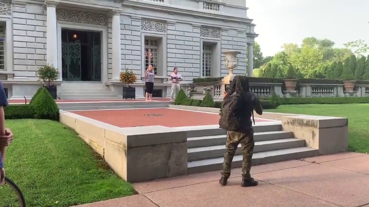 St. Louis Couple Defends Home with Guns (McCloskeys) - YouTube