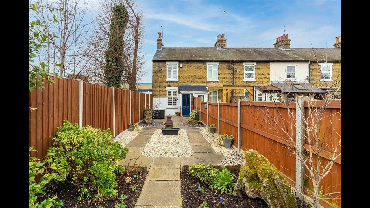 2 Bed Cottage For Sale Bexley Village DA5 Aaron Kirk The