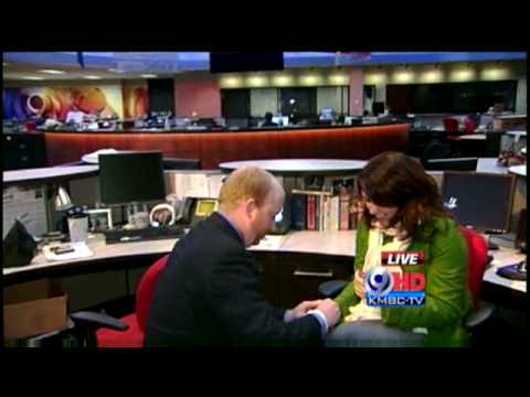 Photographer Proposes To Girlfriend On Air