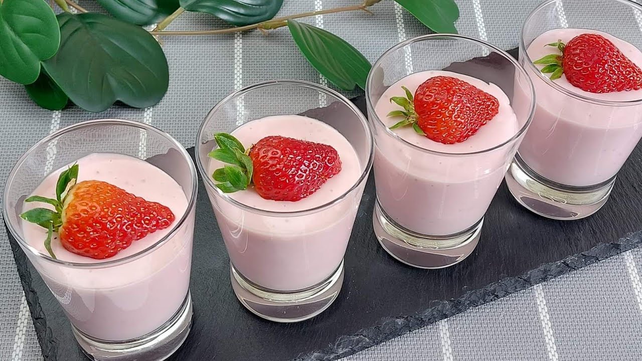 У вас есть молоко и клубника? Сделайте этот чудесный десерт супер сливочным и вкусным!