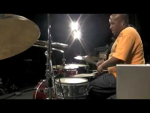 Dante' Taz Roberson plays Kanye West live 2009