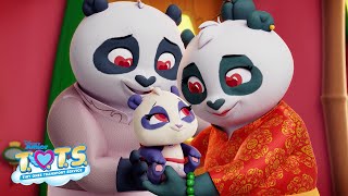 Calling all flyers! let's get those tots their new families! watch
t.o.t.s. on disney junior and in the disneynow app! pip penguin freddy
flaming...