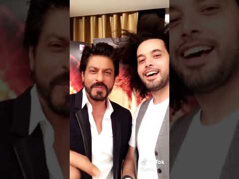 شاروخان ومغني اغنيه فيلم Fan محلاهم لايك واكتبولي بالكومنتات