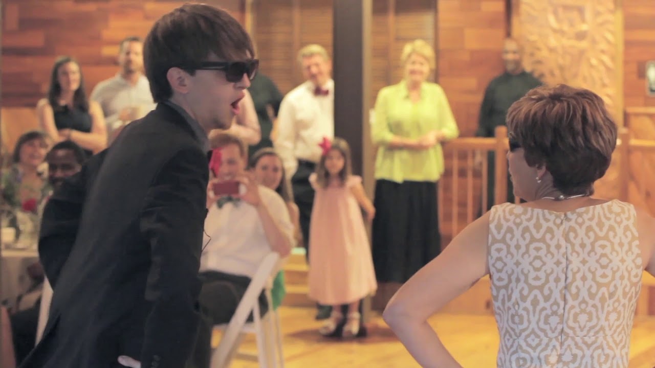 Madre e hijo realizan un baile de boda épico - YouTube