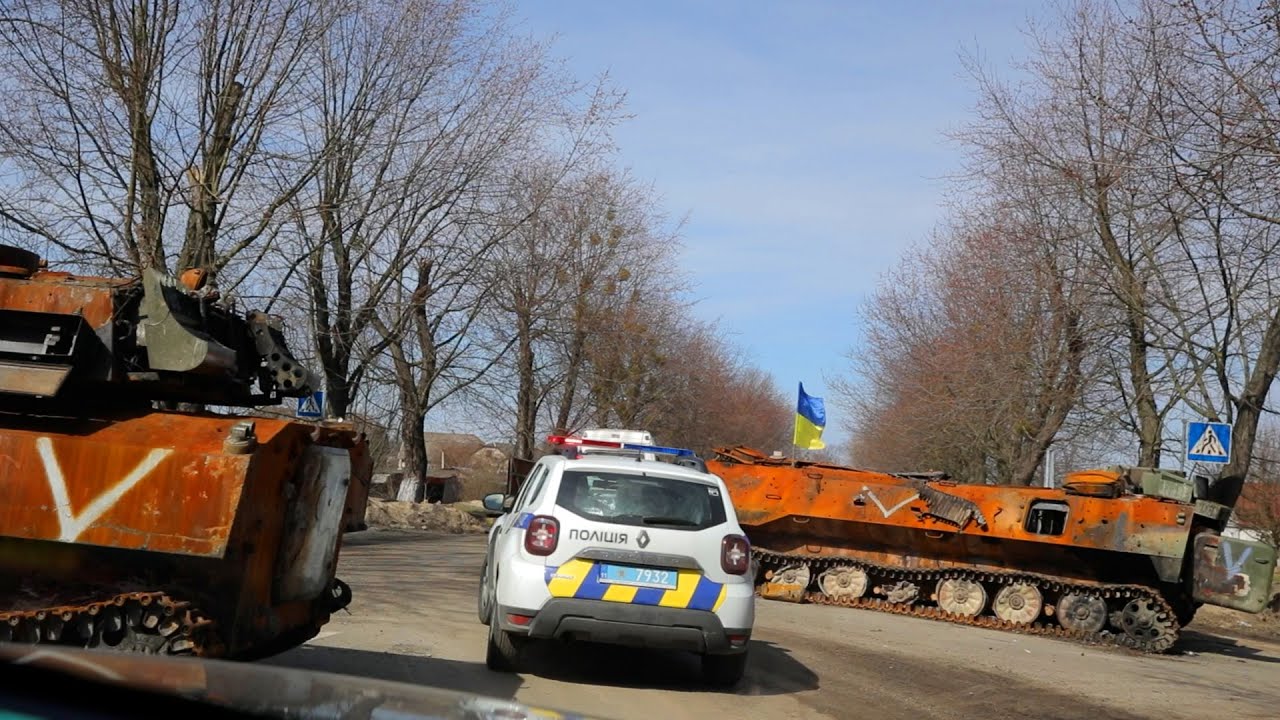 Бої за Чорнобильську зону. Спалена техніка росіян, блокпости і окопи.