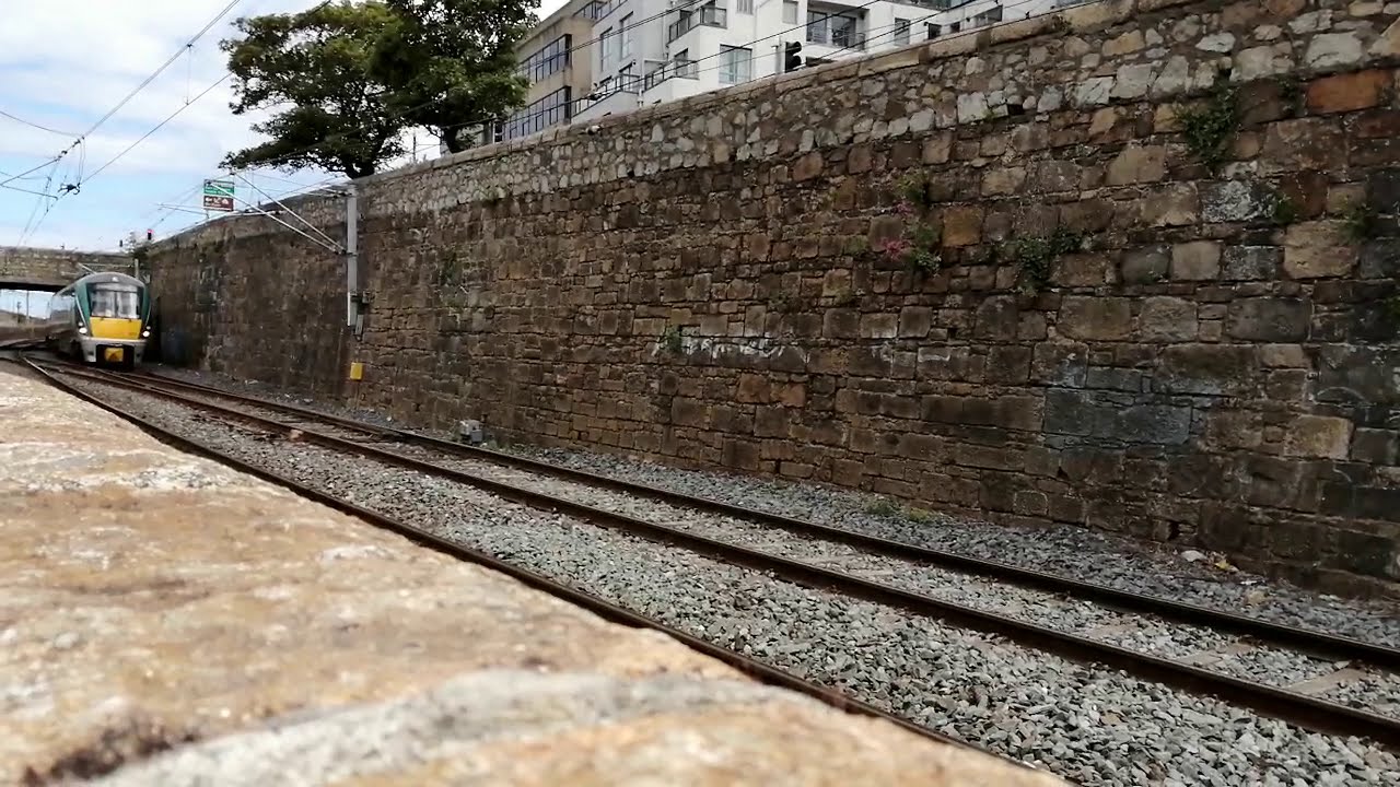 Flipzy az's first ICR!! ICR22000 Class InterCity train towards: Dublin Connolly