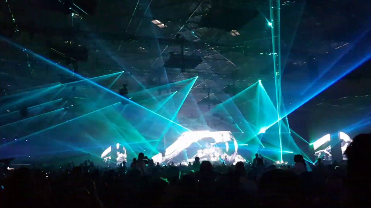 Martin Garrix & Julian Jordan - Glitch (Live at ADE 2018) (High Quality)